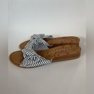 Blowfish small wedge sandal striped bow size 6 sandal blue white nautical